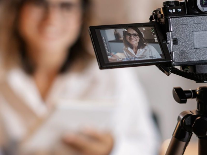 This article shows why short funny videos are powerful mood boosters and how to make them work in 2026. It explains the science behind quick comedy—surprise, in...