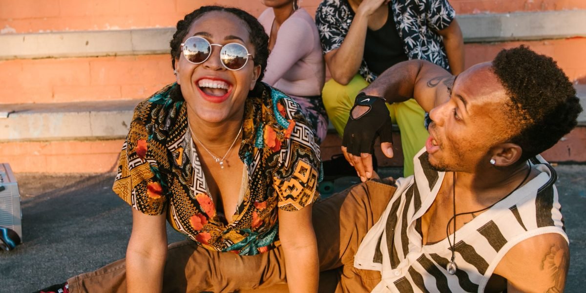 This article explains how to combine humor and stretching to create shareable, mood-lifting stretch videos online. It covers the science behind why laughter eas...